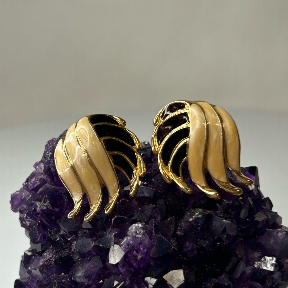 VTG Trifari Black/Cream Pierced Earrings